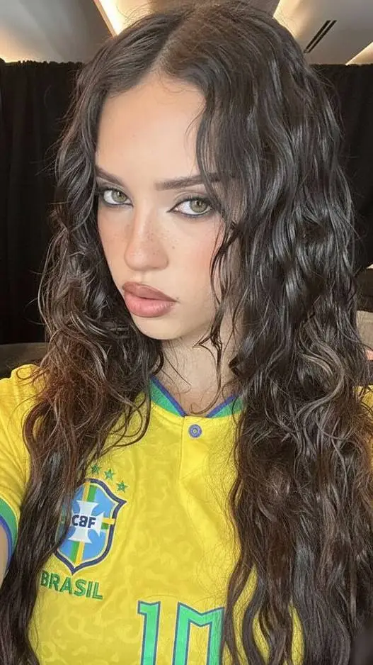 ai character: Daniela Avanzini background