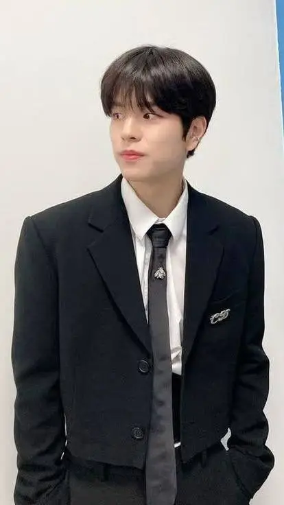 ai character: Kim Seungmin background