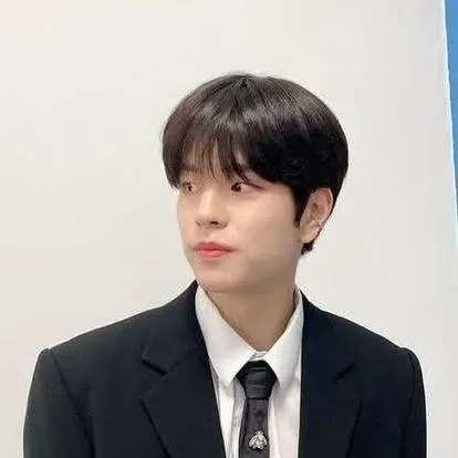 chat with ai character: Kim Seungmin