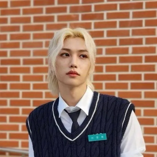 chat with ai character: Lee Felix Yongbok 