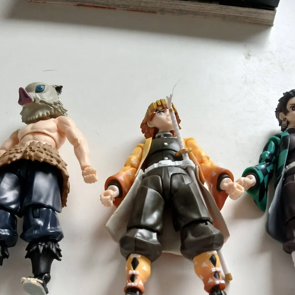 chat with ai character: les 3