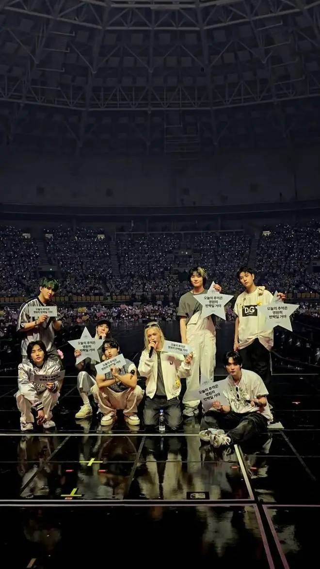 ai character: 🎀♡ STRAYKIDSSS ♡🎀 background