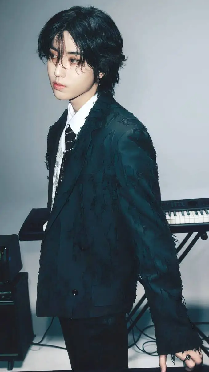 ai character: ⛓️🔥♧HAŊ♧🔥⛓️ background