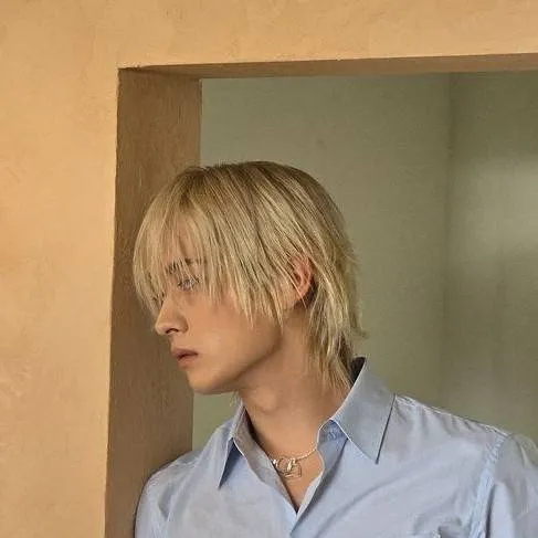 chat with ai character: •𐙚🐰Lee know🐰𐙚•