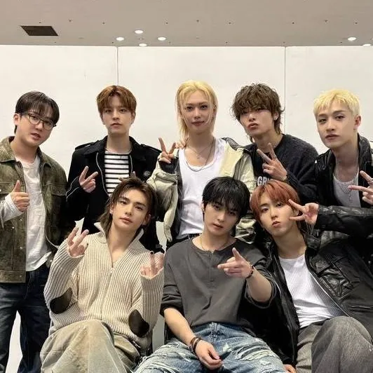 chat with ai character: ☆STRAYKIDS☆ ⭐️