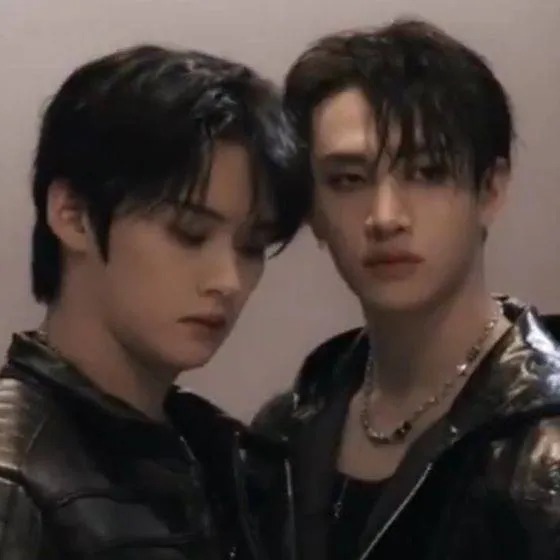 chat with ai character: 🐺💍•Minchan•💍🐰