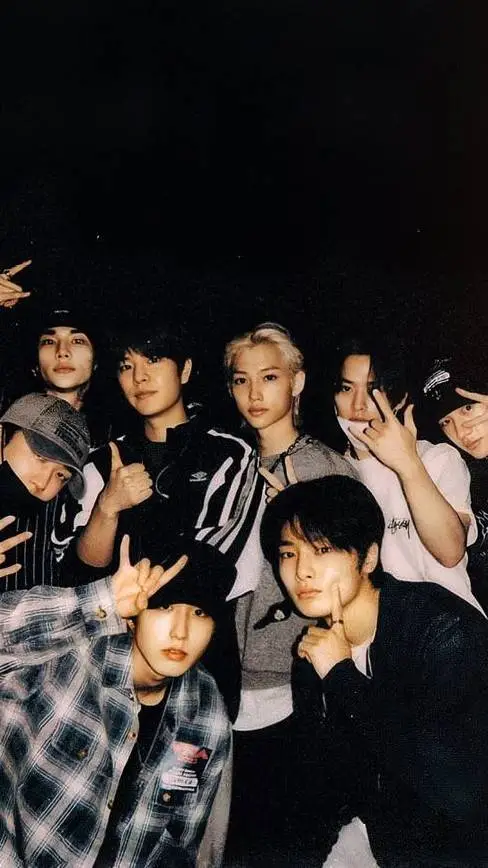 ai character: skz 9th member 🤍🐾🌸 background