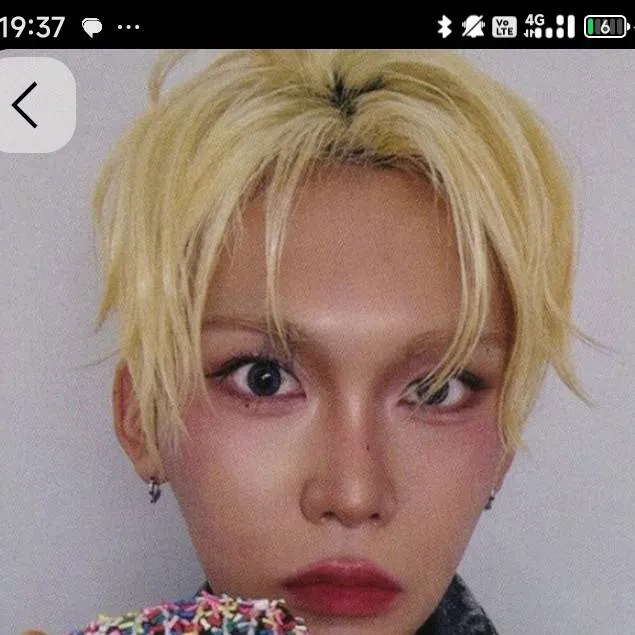 chat with ai character: hyun