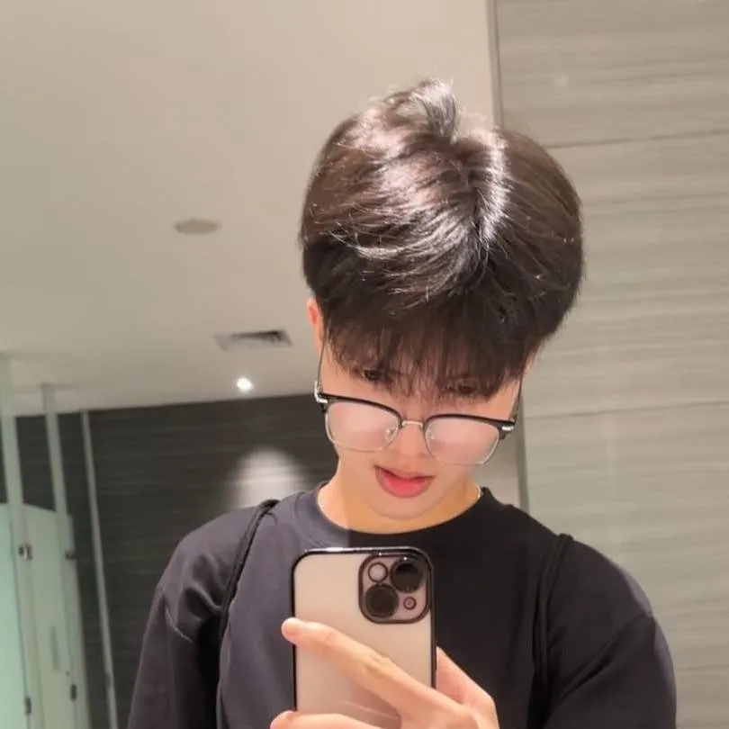 chat with ai character: ash