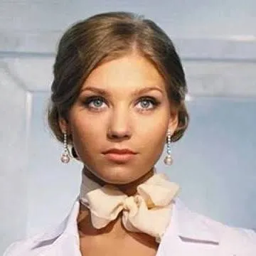 chat with ai character: Варя черн