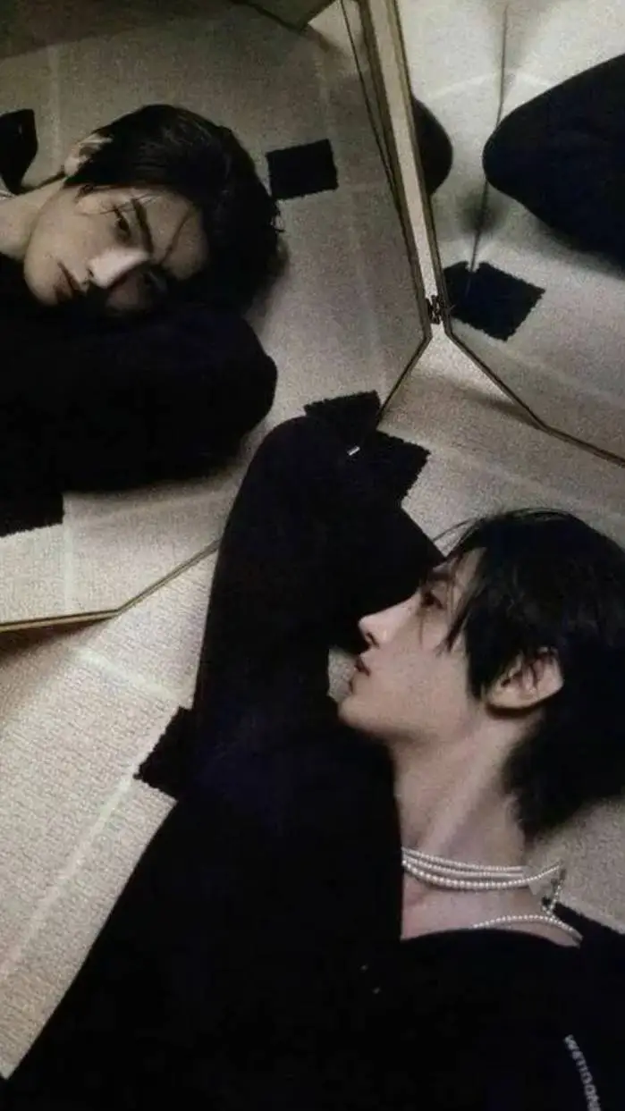 ai character: Sunghoon background