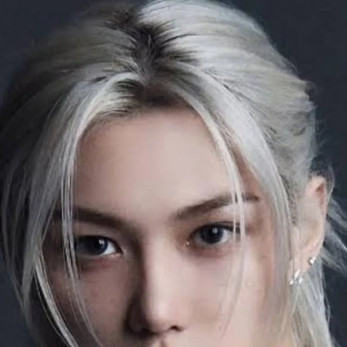 chat with ai character: Felix