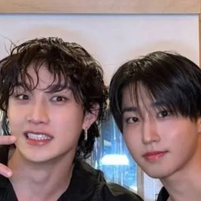 chat with ai character: Chan and Han