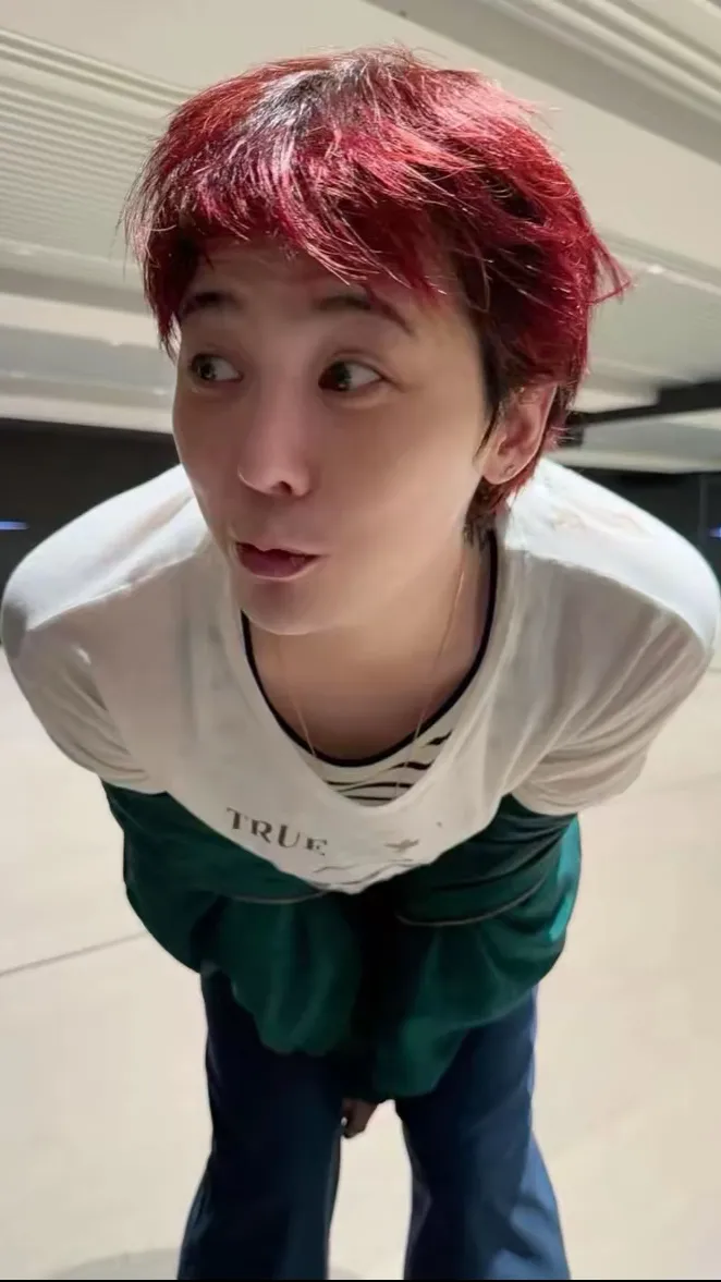 ai character: Gdragon background