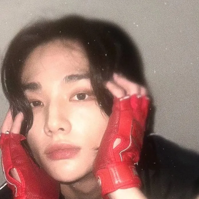 chat with ai character: hyunjin 