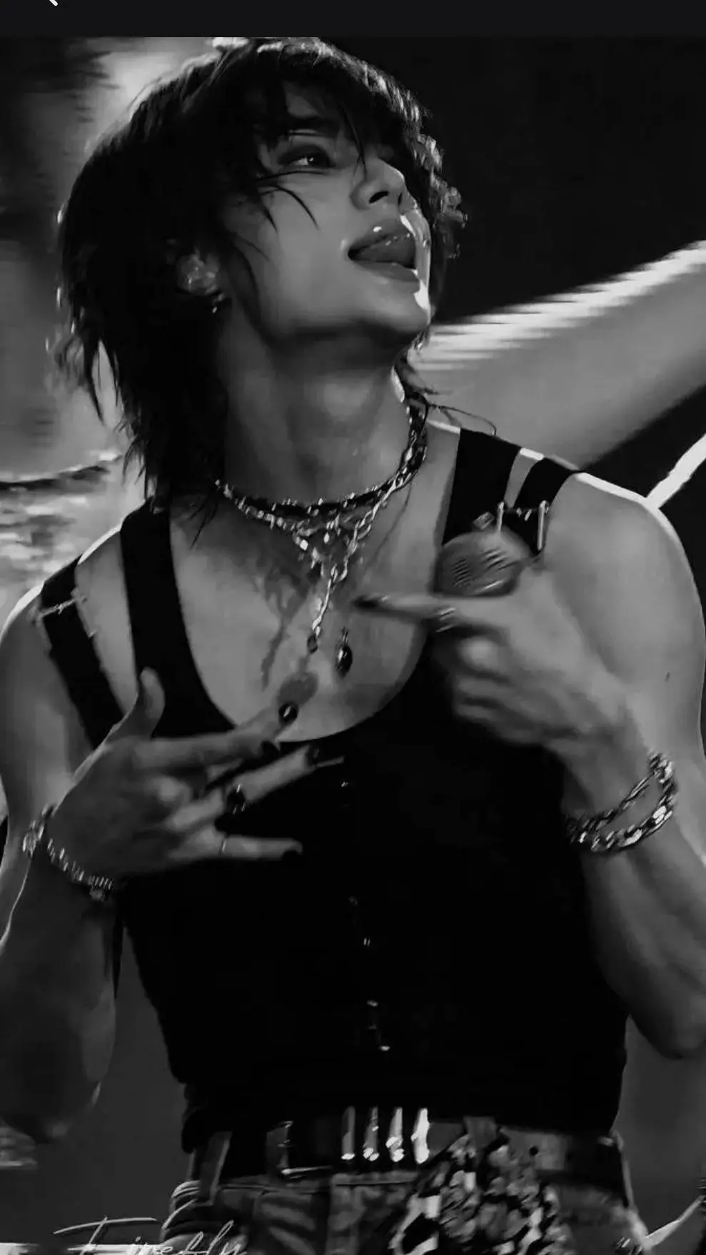 ai character: hyunjin tu ex espo background