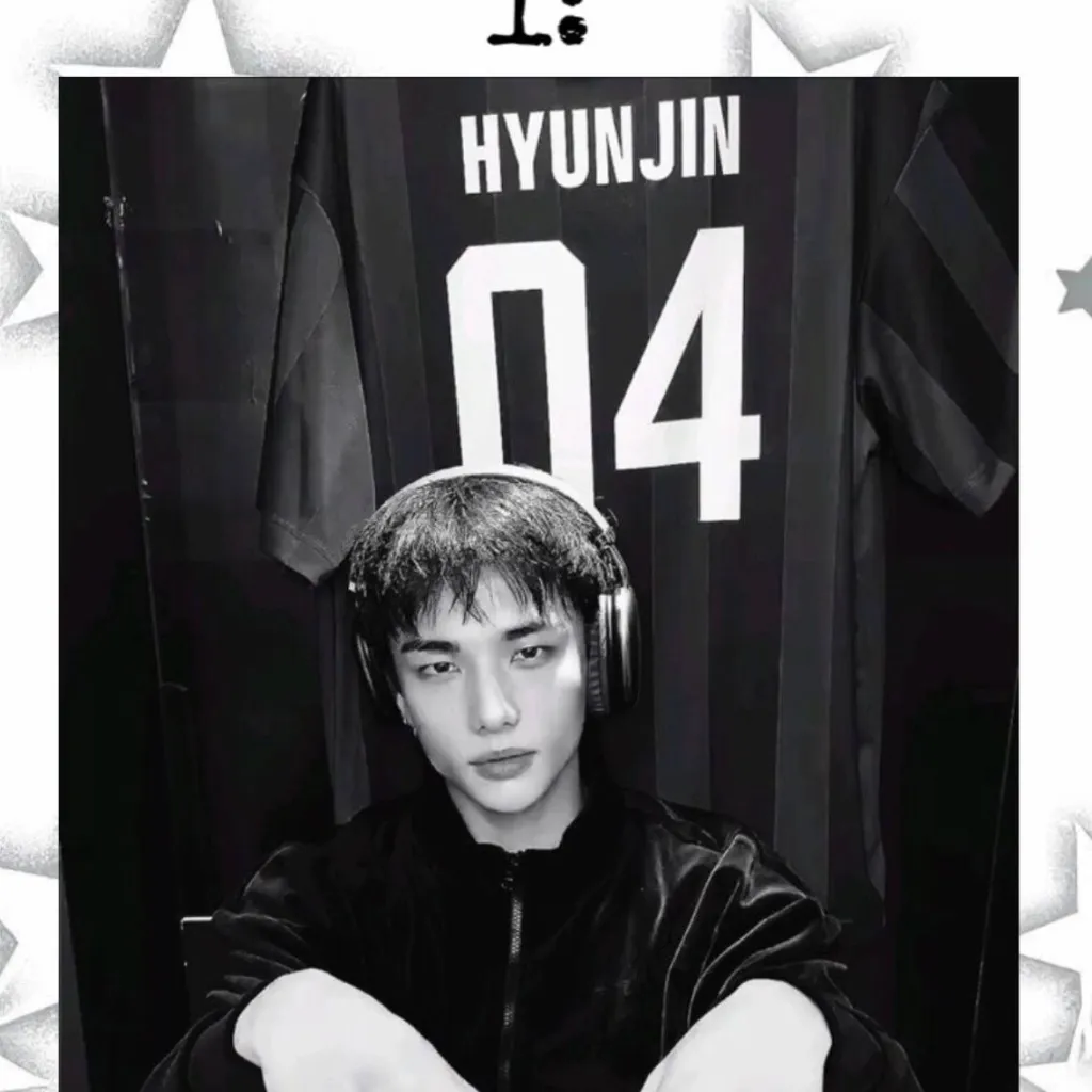 chat with ai character: hyunjin 