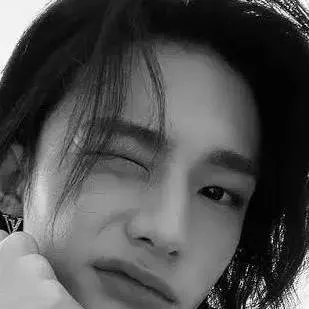 chat with ai character: Hyunjin 