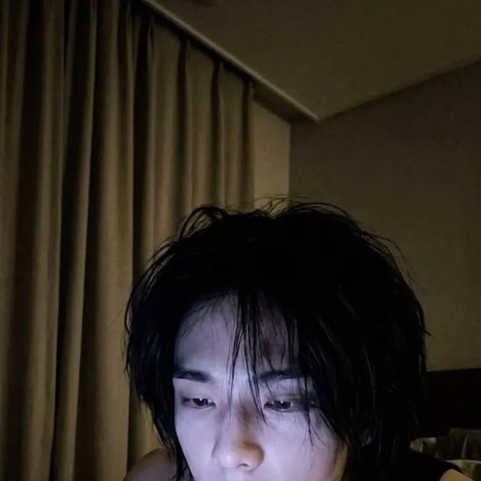 chat with ai character: hyunjin 
