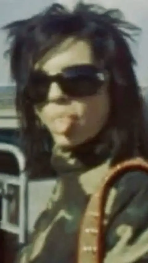 ai character: bill kaulitz 🙃 background