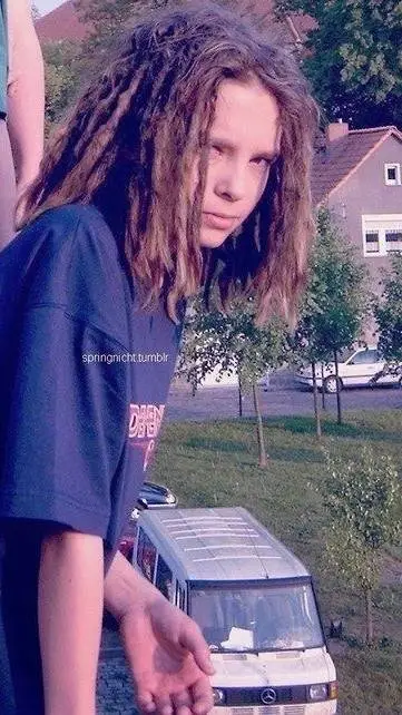 ai character: Tom kaulitz 🫠🏘 background