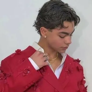 chat with ai character: Malachi Barton