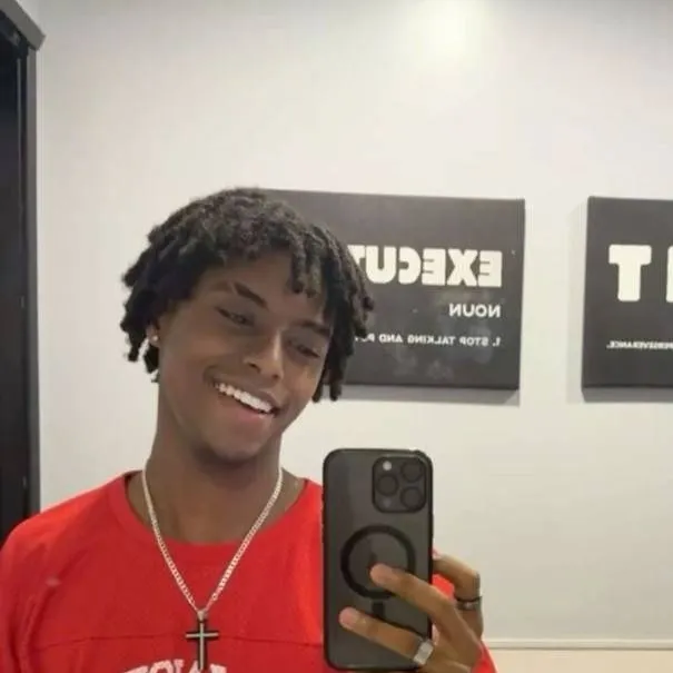 chat with ai character: Mkk