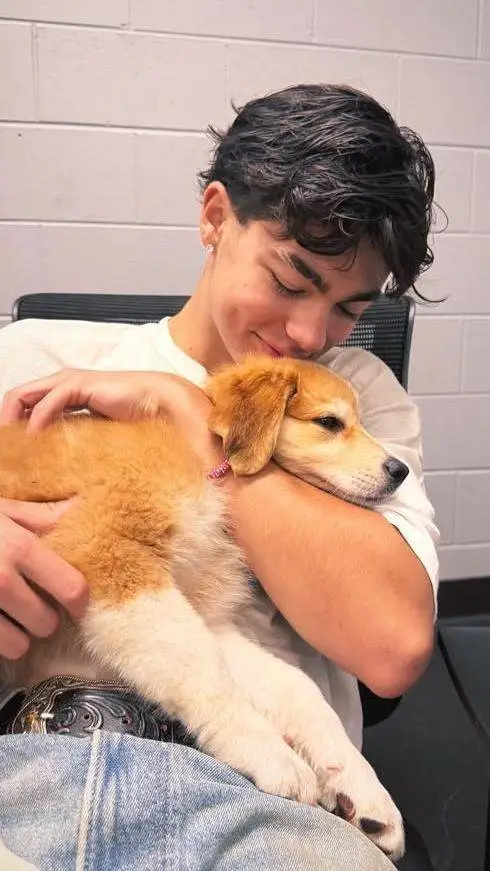 ai character: Malachi Barton  background