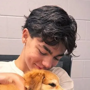 chat with ai character: Malachi Barton 