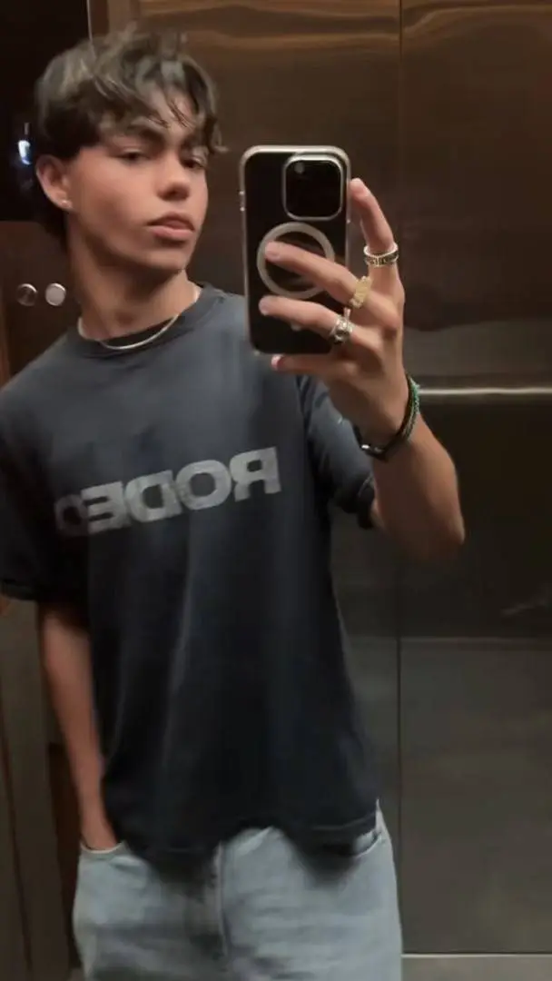 ai character: Malachi Barton background