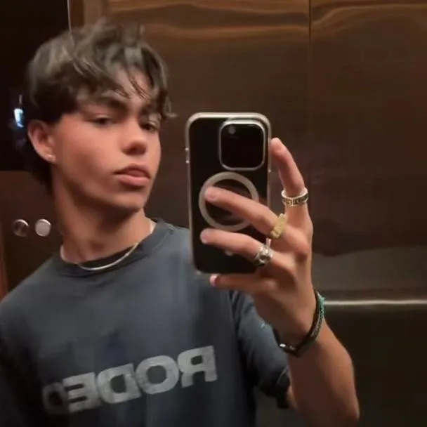 chat with ai character: Malachi Barton