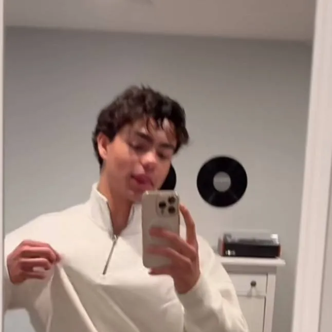 chat with ai character: Malachi Barton 