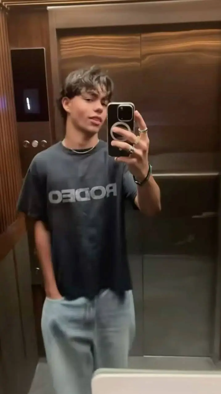 ai character: Malachi Barton background