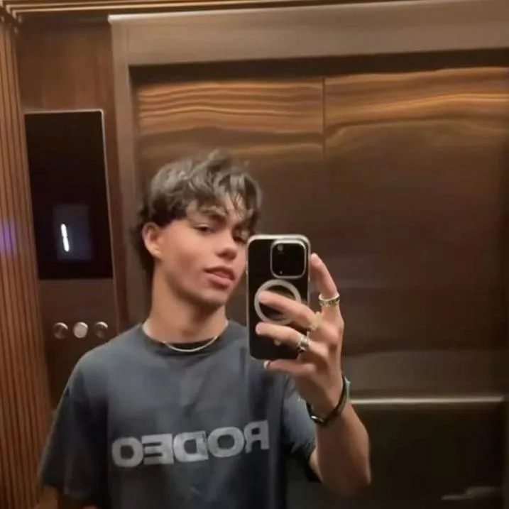 chat with ai character: Malachi Barton