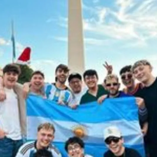 chat with ai character: la veciclubmistero