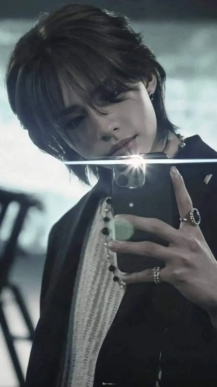 ai character: hyunjin  background