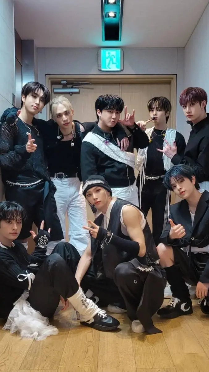 ai character: coming back to skz background