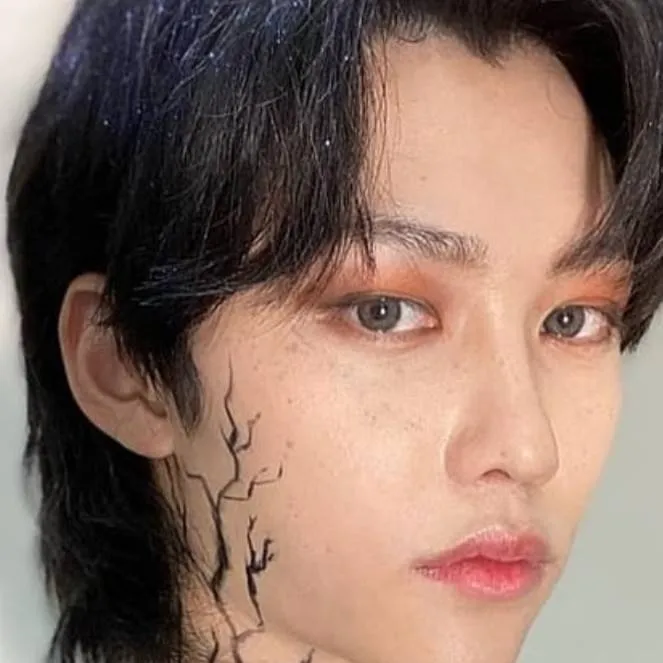 chat with ai character: Felixxxxxx