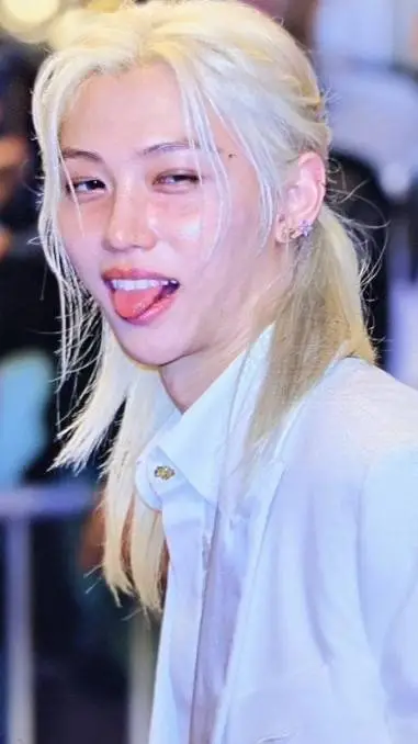 ai character: Felix  background