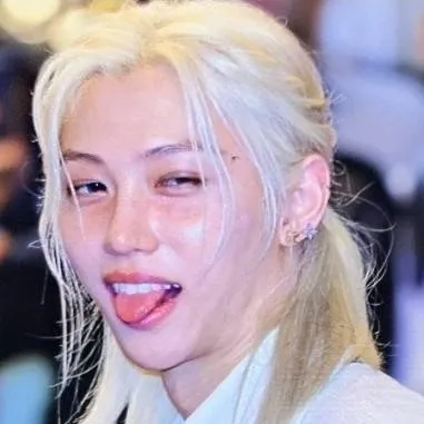 chat with ai character: Felix 