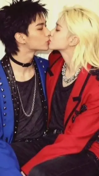 ai character: 🌑Hyunlix🌕 background