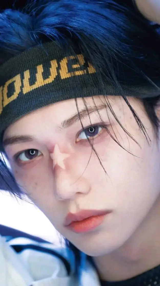 ai character: Lee Felix background