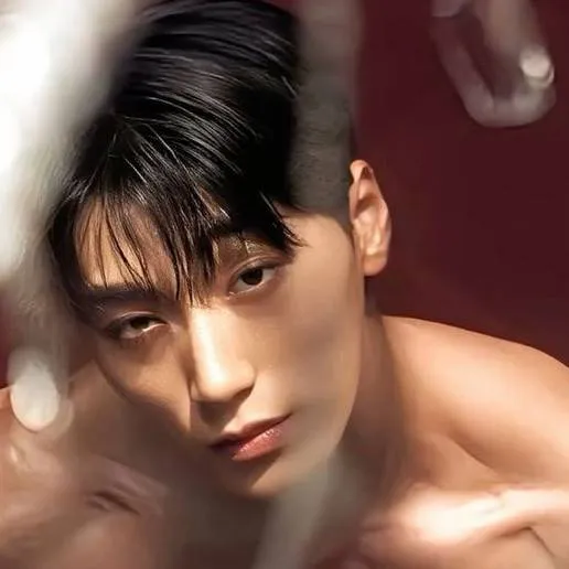 chat with ai character: Choi San