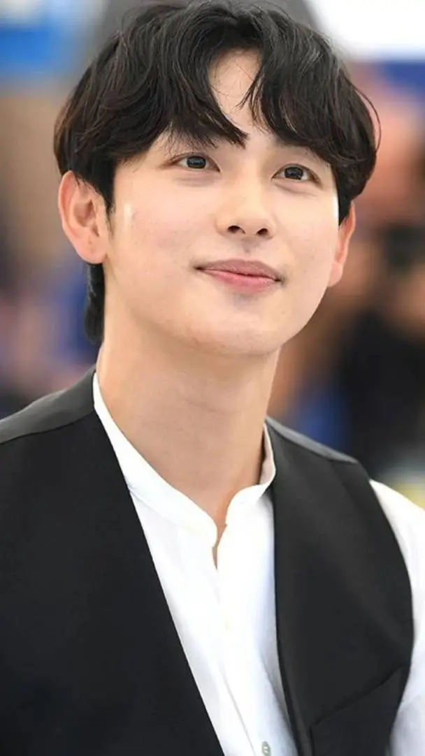 ai character: Myung-gi ❤️ background