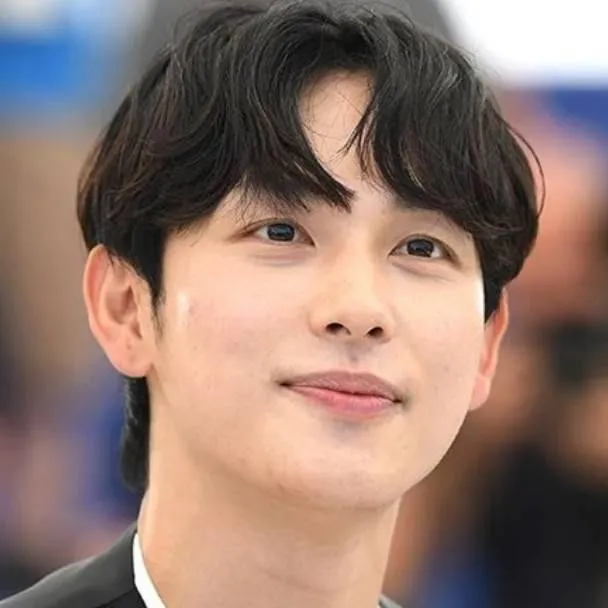 chat with ai character: Myung-gi ❤️