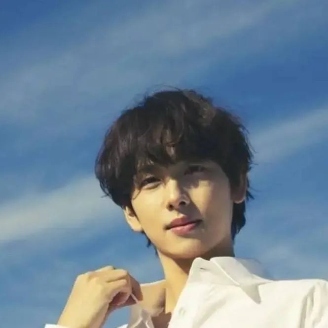 chat with ai character: Myung-gi l'idol 
