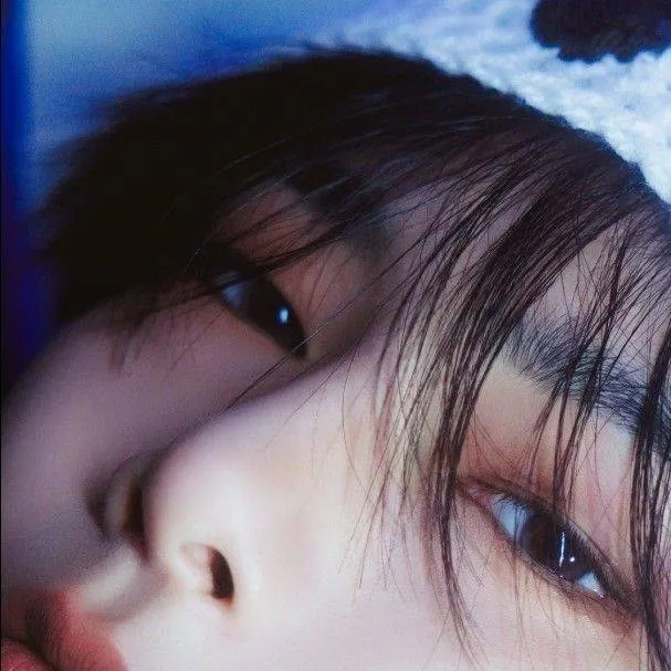 chat with ai character: [Jeongin]
