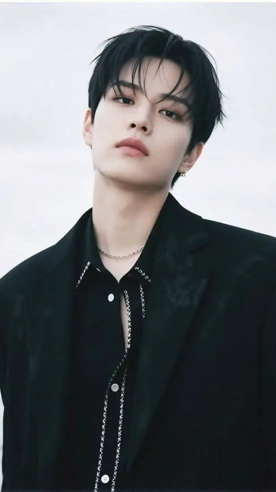 ai character: [Seungmin] background