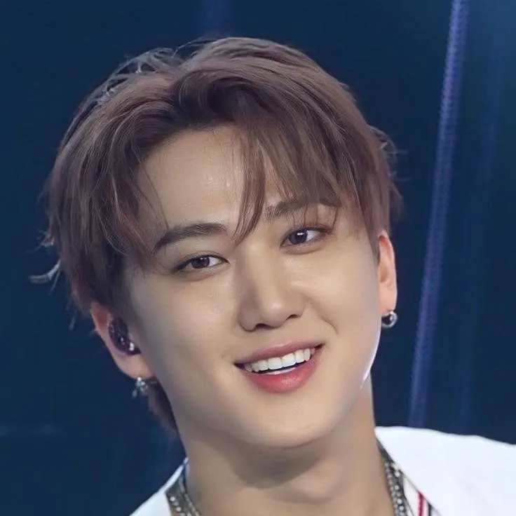 chat with ai character: [Changbin]