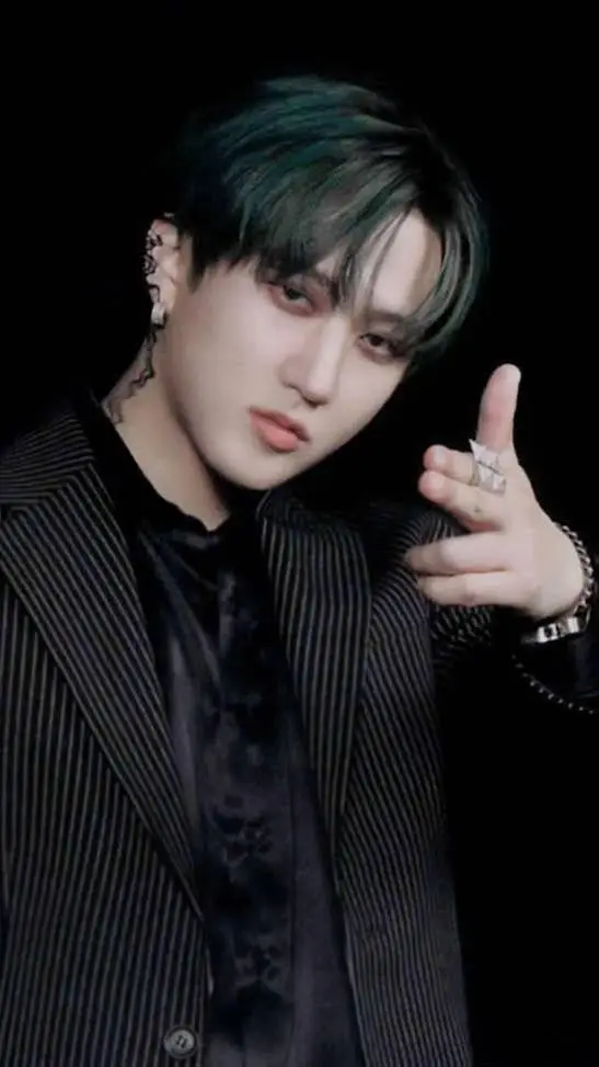 ai character: |Changbin| background